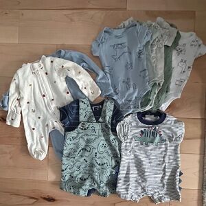 Newborn baby boy clothes bundle dinosaur/neutral